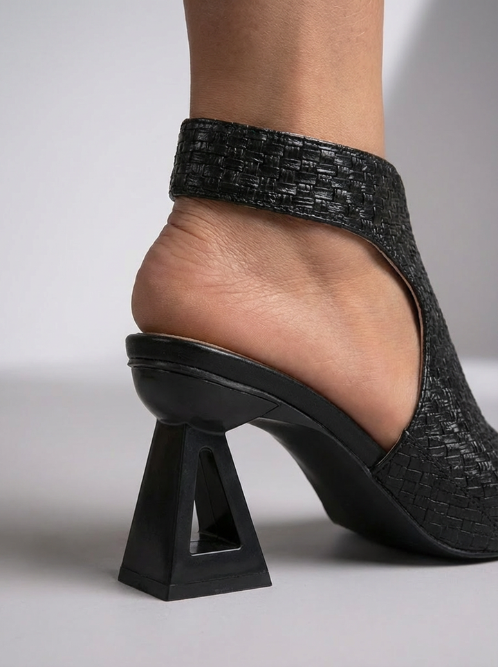 Mary | Elegant Woven Sandals